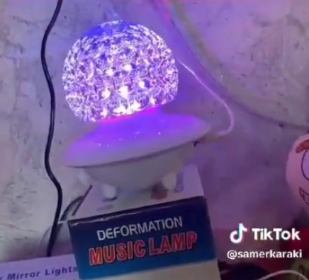 سماعة سبيكر بلوتوث مع اضاءة بعدة ألوان وبتصميم مميز