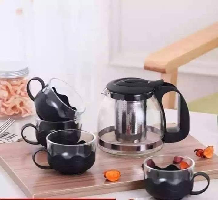 ابريق للاعشاب زجاجي مع اربع فناجين