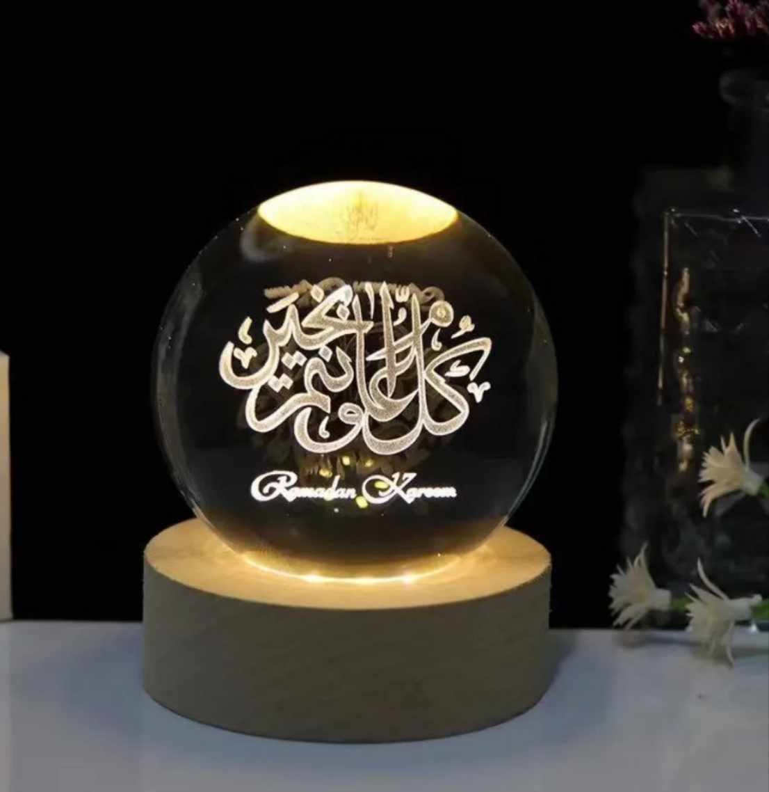 كرة كريستال ثلاثية الابعاد مع قاعدة خشبية برسومات رمضانية