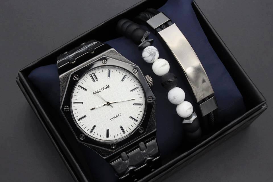 שעון גברים עם מסגרת בצורת מתומן, המותג SPECTRUM