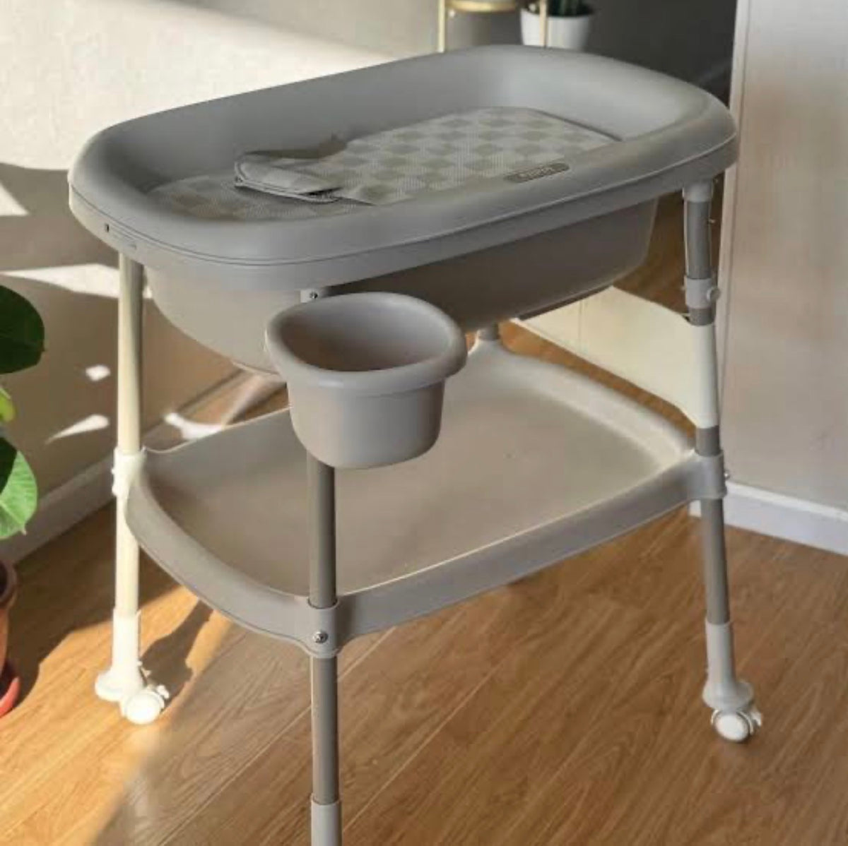 3*1سرير أطفال مع حوض استحمام مع منظم لأغراض الطفل وسهولة لمعرفة حرارة الماء عن طريق شاشة ديجتال