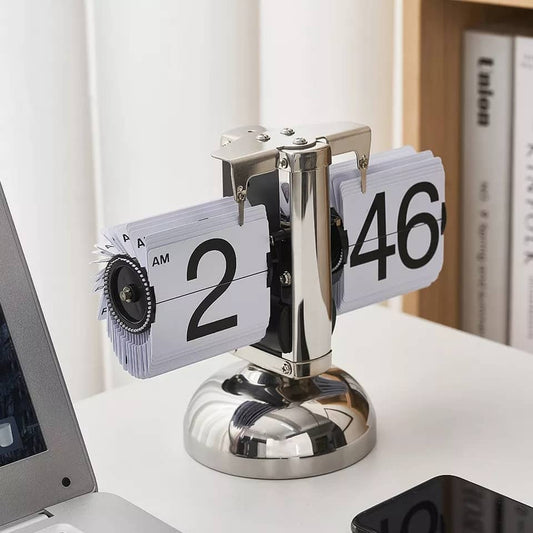 שעון שולחן דיגיטלי Flip עם עיצוב מודרני