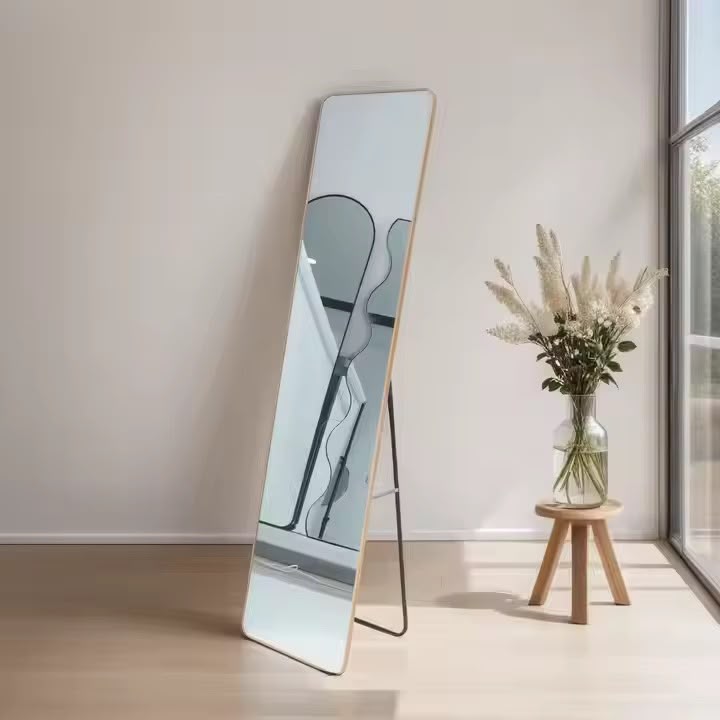 مرآة طولية بتصميم انيق